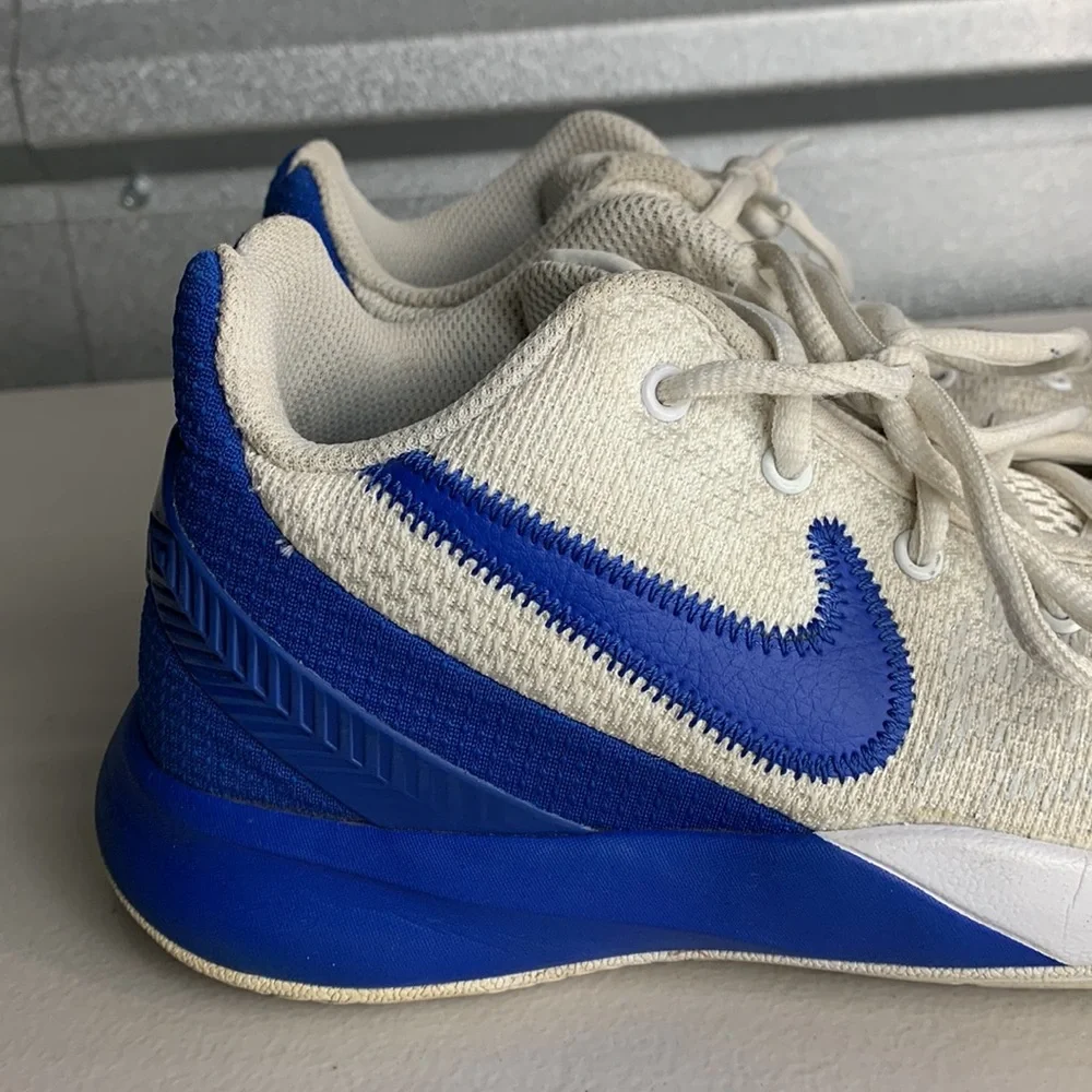 Nike Shoes Kids White Blue Basketball Kyrie Flytrap II Athletic Sneakers Youth 6